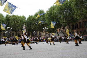 Le sbandieratrici alla parata nazionale di Lucca
