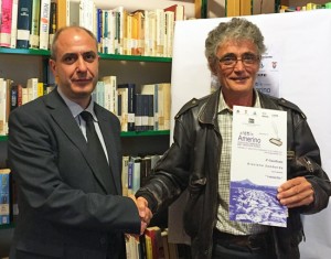 Quarto ex aequo - Graziano Zambarda (a destra) premiato da Gabriele Campioni, membro di Giuria