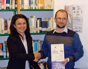 Quarto ex aequo - Stefano Ghisleri premiato da Paola Testa, Segretario del Premio