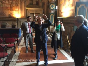 Viterbo - Richard J. Fox a palazzo dei Priori