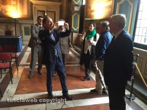 Viterbo - Richard J. Fox a palazzo dei Priori