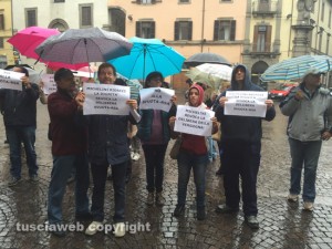 Viterbo - La protesta contro la delibera "Svuota Rsa"