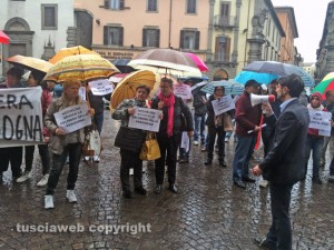 Viterbo - La protesta contro la delibera "Svuota Rsa"