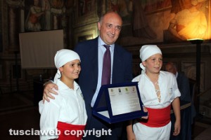 Daniele Leodori con i minifacchini