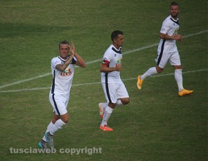 Sport - Calcio _ Viterbese - L'esultanza di Romeo dopo la rete del 2-0