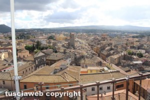 Viterbo - La torre di piazza del comune - La veduta