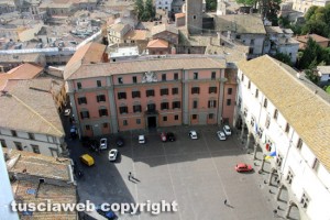 Viterbo - La torre di piazza del comune - La veduta