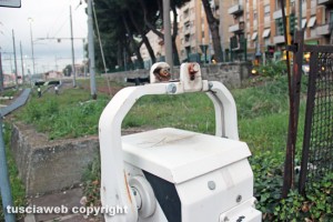 Viterbo - Piazzale Gramsci - Crolla sbarra del passaggio a livello