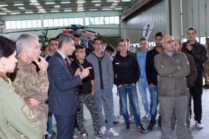 Gli studenti all'incontro con l'esercito 