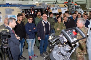 Gli studenti all'incontro con l'esercito 