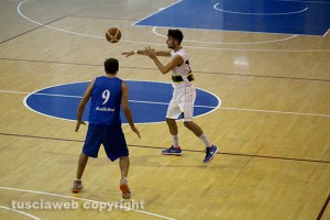 Sport - Basket - Stella Azzurra - Riccardo Rovere, contrastato da Juan Manuel Caceres