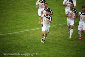 Sport - Calcio - Viterbese - L'esultanza di Cuffa dopo il gol dell'1-0