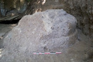 Grotte scalina - Il basamento della colonna 