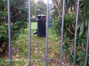 Monterosi - I rifiuti gettati al parco