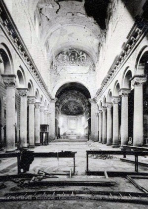 Il duomo dopo i bombardamenti del 1944