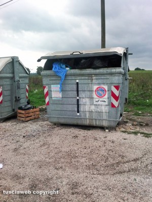 Viterbo - Teverina - I nuovi cassonetti dopo l'incendio