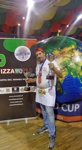 Giuseppe Cravero con i premi 