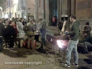 Viterbo - Caldarroste gratis offerte dai commercianti di Fare centro
