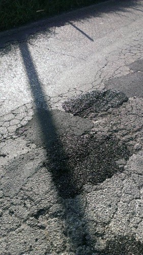 Viterbo - Le buche rattoppate in strada Capretta