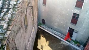 Il cantiere del teatro Unione - La pozza d'acqua piovana