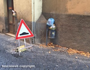 Viterbo - Sporcizia in via Chigi