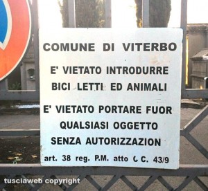 Viterbo - Cimitero - La scritta sul cancello