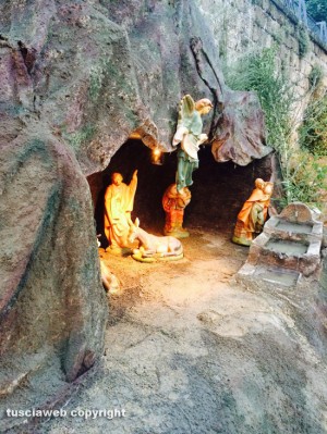 Capranica - Realizzazione del presepe artistico in piazza della Modonna del Piano