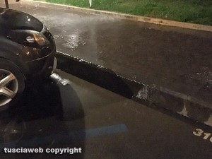 Viterbo - Perdita d'acqua a piazza della Rocca