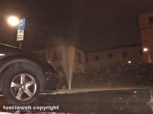 Viterbo - Perdita d'acqua a piazza della Rocca