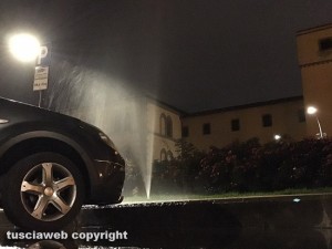 Viterbo - Perdita d'acqua a piazza della Rocca