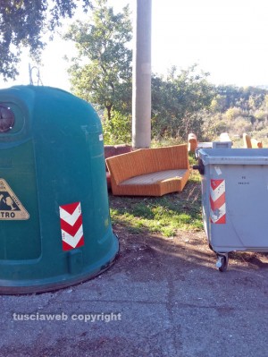 Viterbo - L'immondizia abbandonata 