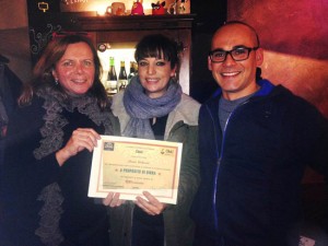 Viterbo - Luana Urbinati, gestore del 'Due righe book bar', riceve il suo diploma