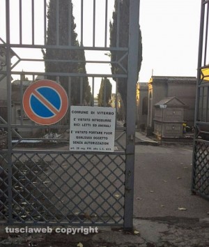 Viterbo - Cimitero - La scritta sul cancello