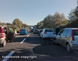 Soriano - Camion si ribalta, superstrada chiusa in direzione Orte