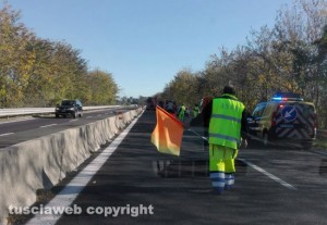 Soriano - Camion si ribalta, superstrada chiusa in direzione Orte