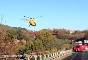 Vallerano - Il recupero della donna precipitata dal ponte 