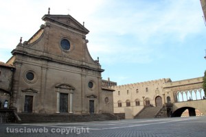 Viterbo - Il duomo e palazzo dei papi