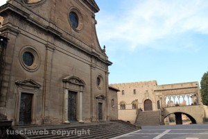 Viterbo - Il duomo e palazzo dei papi