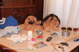 Operazione The Mask - Tutto l'occorrente per le rapine in banca sequestrato dai carabinieri