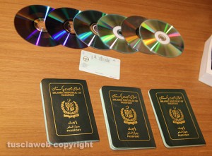 Operazione "Easy to place", i documenti sequestrati dalla Digos