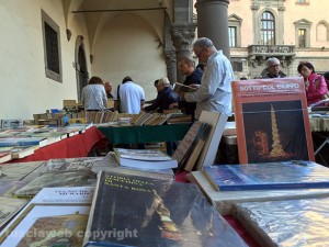 Viterbo - Il mercatino PaperOnly