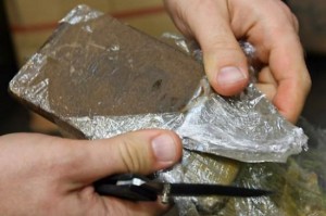 Operazione Tsunami dei carabinieri - Un panetto di droga