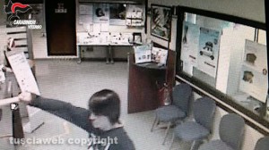 Operazione The Mask - Le immagini dei rapinatori in azione