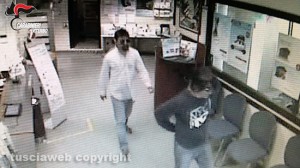 Operazione The Mask - Le immagini dei rapinatori in azione