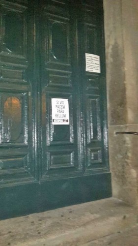 Viterbo - Il volantino di Forza Nuova sulla porta della chiesa del Suffragio