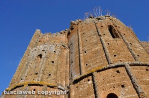 Viterbo - La necropoli etrusca di Norchia - La chiesa di San Pietro