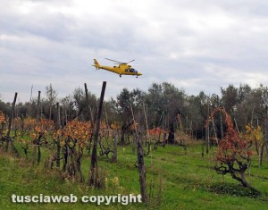 L'intervento dell'eliambulanza in un campo