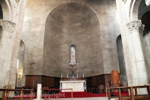 Viterbo - L'interno del duomo