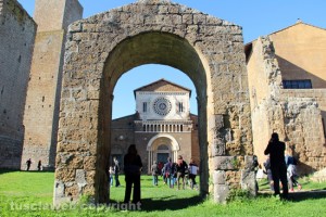 I pirati della bellezza - Passeggiata-raccontro nell'etrusca Tuscania