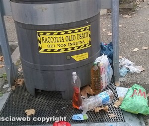Viterbo - Via Carlo Cattaneo - Contenitore oli esausti